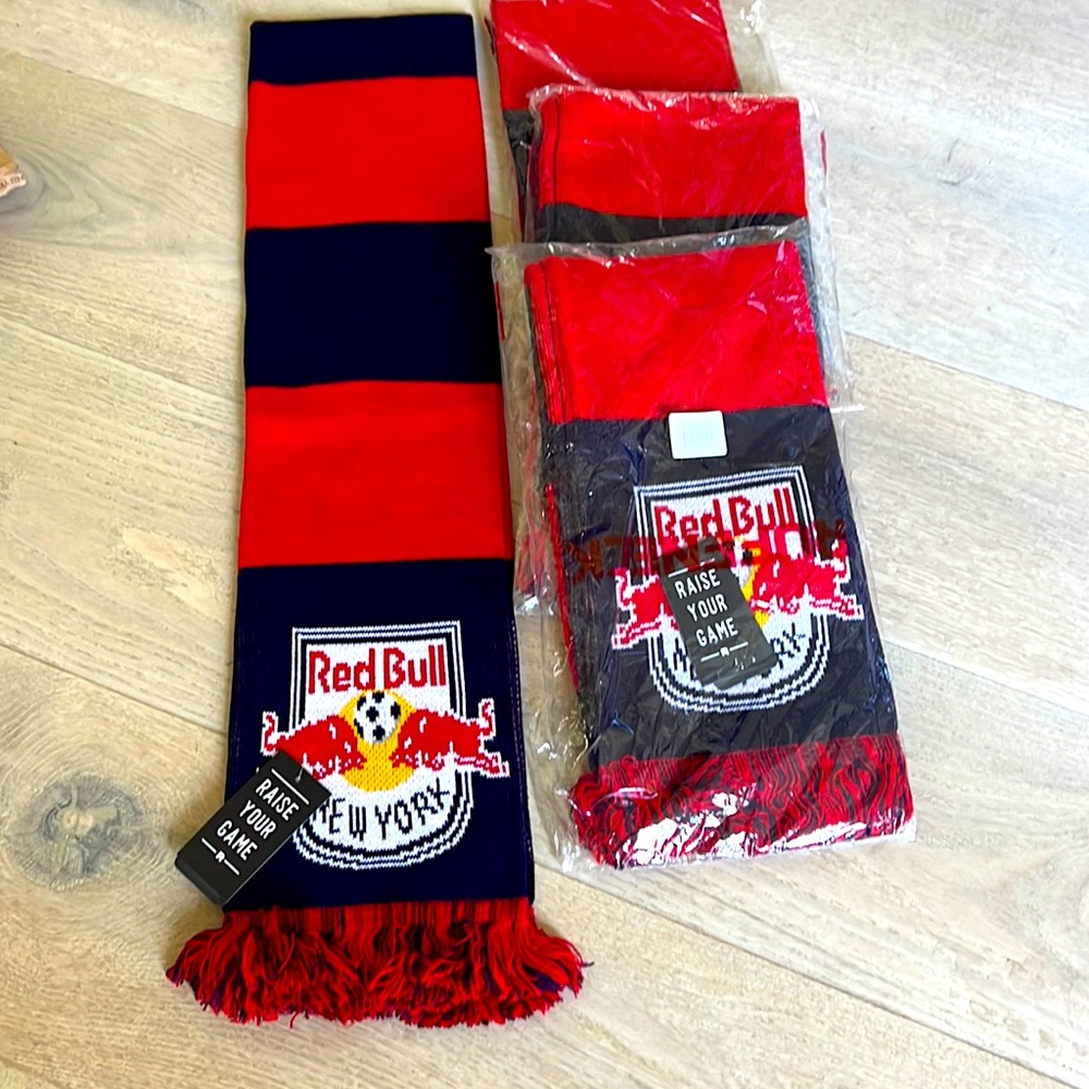 4 New York Red Bulls, banner, scarves brand new